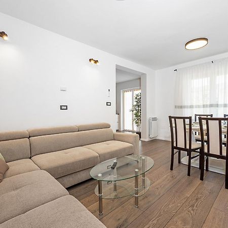 Apartment Delton Fazana Luaran gambar